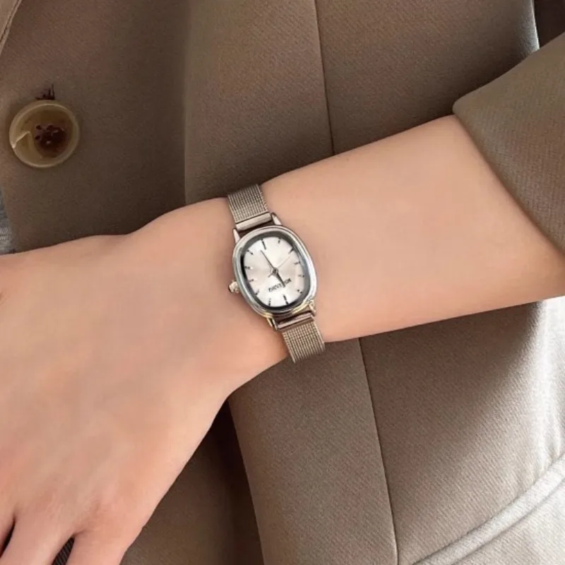 Зеленые часы с маленьким оваль – обзор и цена Luxury Watch Brands